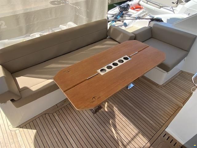 Sealine F530