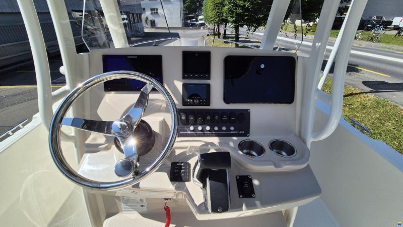 Boston Whaler 220 Dauntless