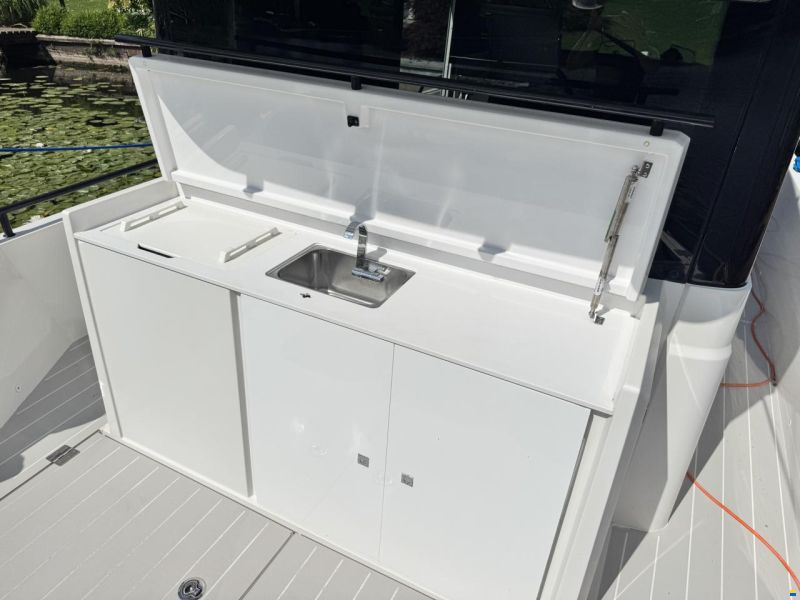 Axopar 37 Cross Cabin Brabus Line