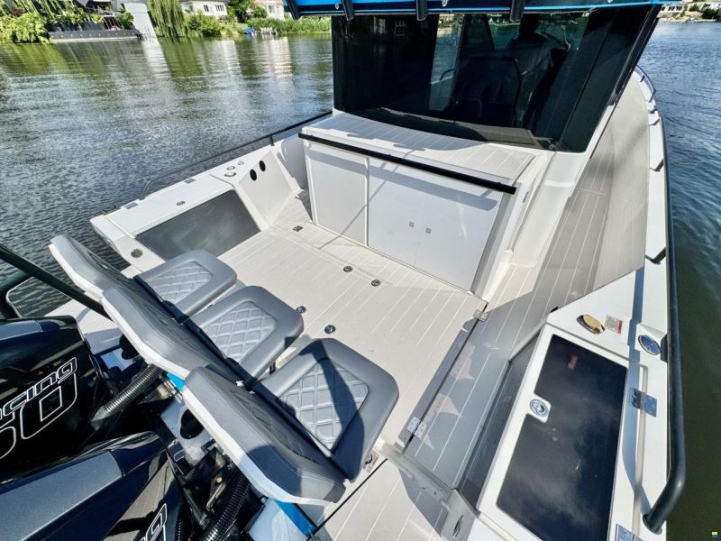 Axopar 37 Cross Cabin Brabus Line