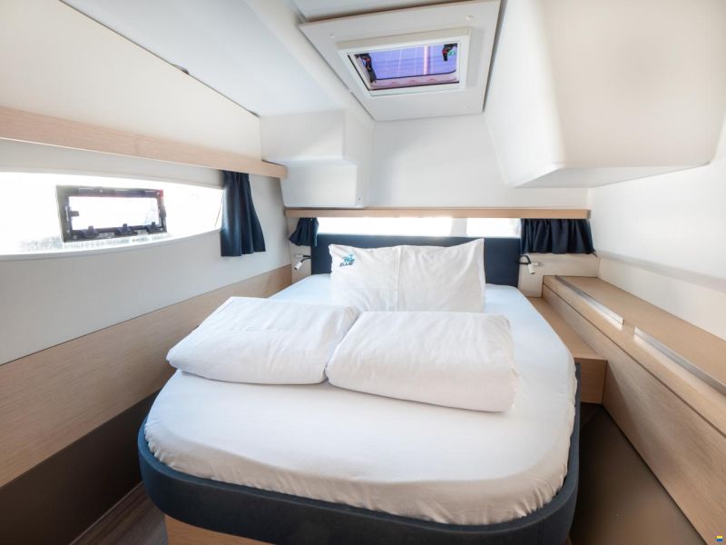 Fountaine Pajot Lucia 40