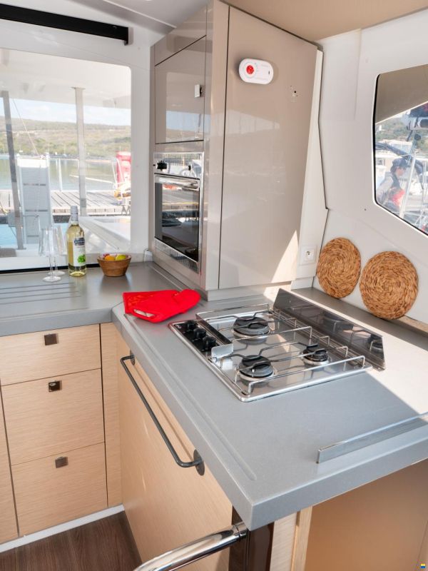 Fountaine Pajot Lucia 40