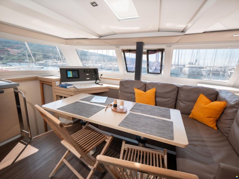 Fountaine Pajot Lucia 40