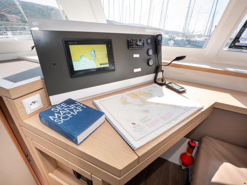 Fountaine Pajot Lucia 40