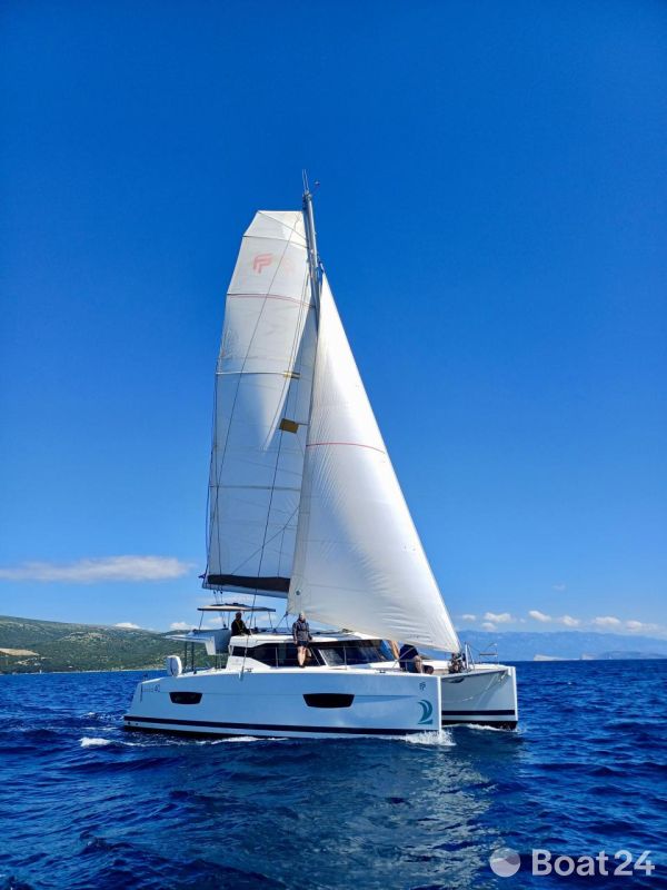 Fountaine Pajot Lucia 40