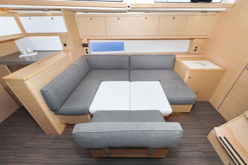 Dufour 470