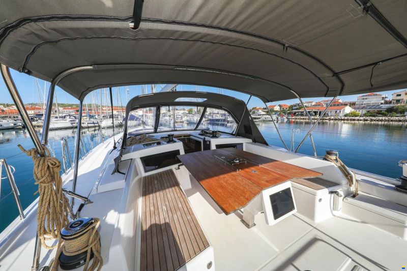 Dufour 470