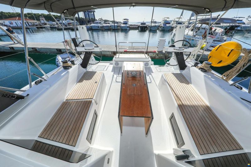 Dufour 470