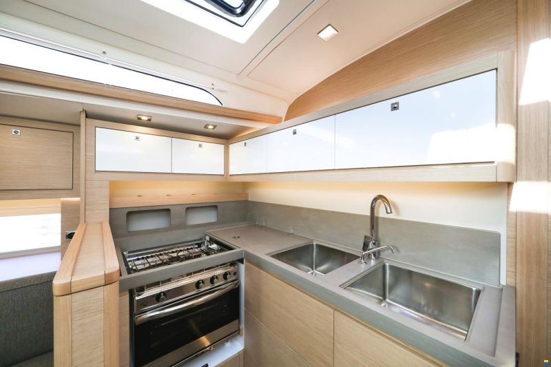 Dufour 470