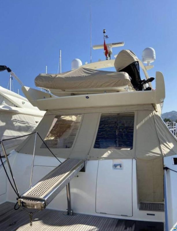 Azimut 62