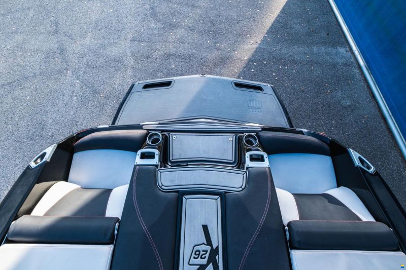 MasterCraft X26 | 2018 | wht-red-blk