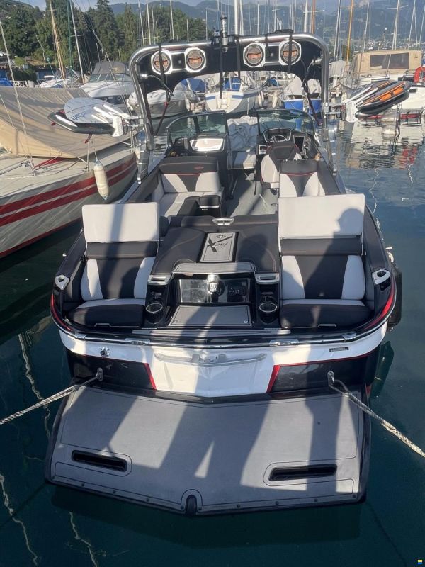 MasterCraft X26 | 2018 | wht-red-blk