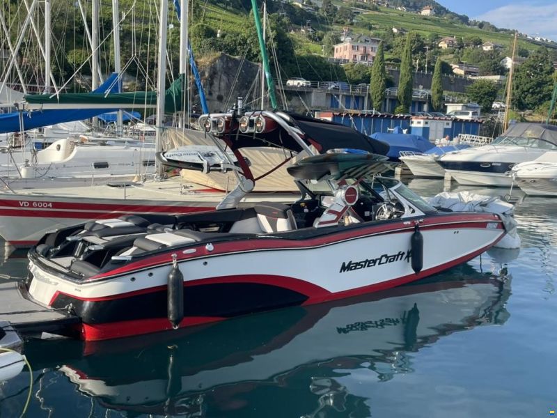 MasterCraft X26 | 2018 | wht-red-blk