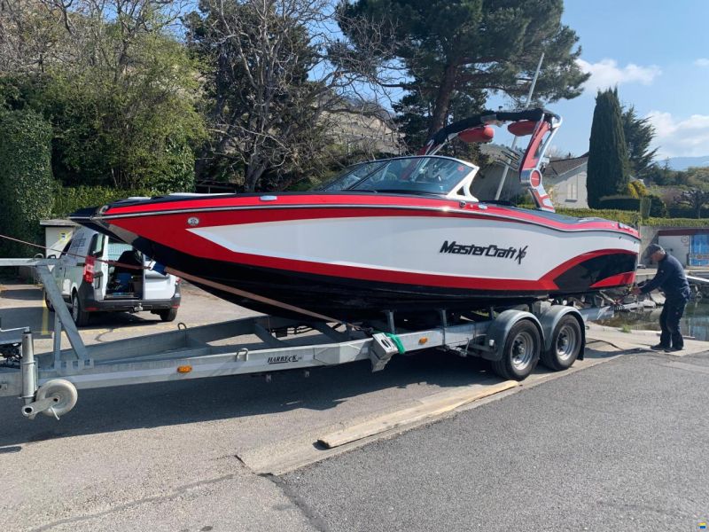 MasterCraft X26 | 2018 | wht-red-blk