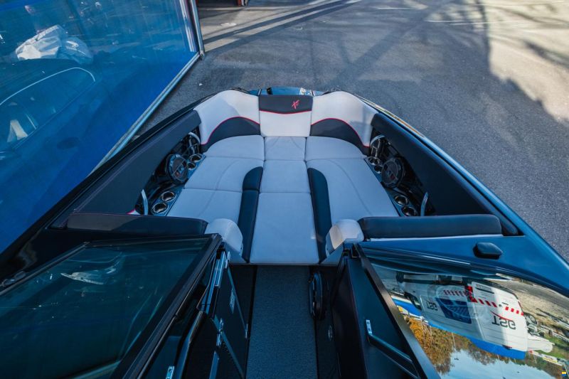 MasterCraft X26 | 2018 | wht-red-blk