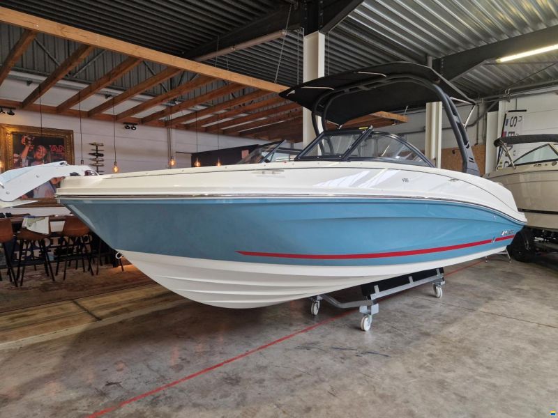 Bayliner VR6 - 250hp - 2025