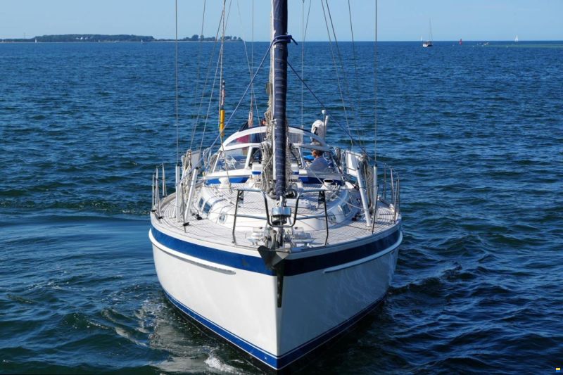 Hallberg-Rassy 42F MK II