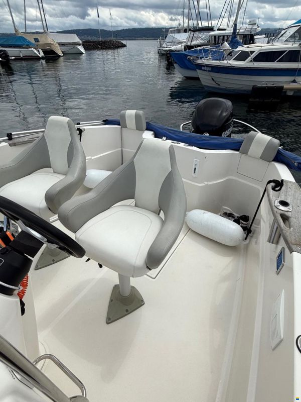 Quicksilver 635 Commander avec place possible