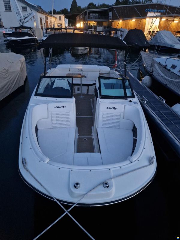 Sea Ray SPX 230