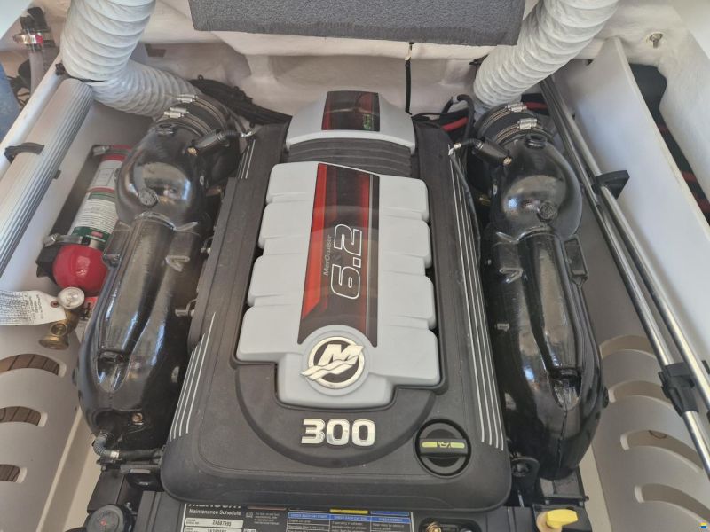 Sea Ray SPX 230