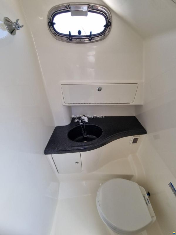 Boston Whaler Conquest 305
