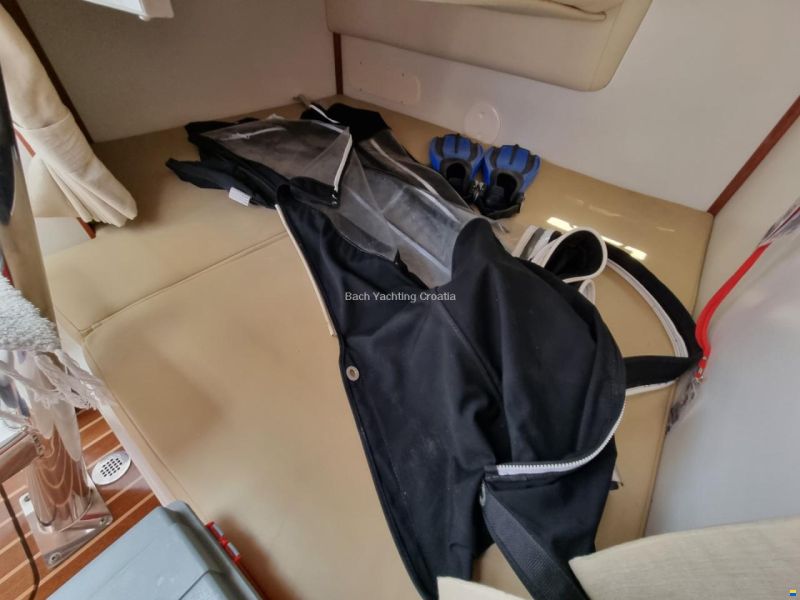 Boston Whaler Conquest 305