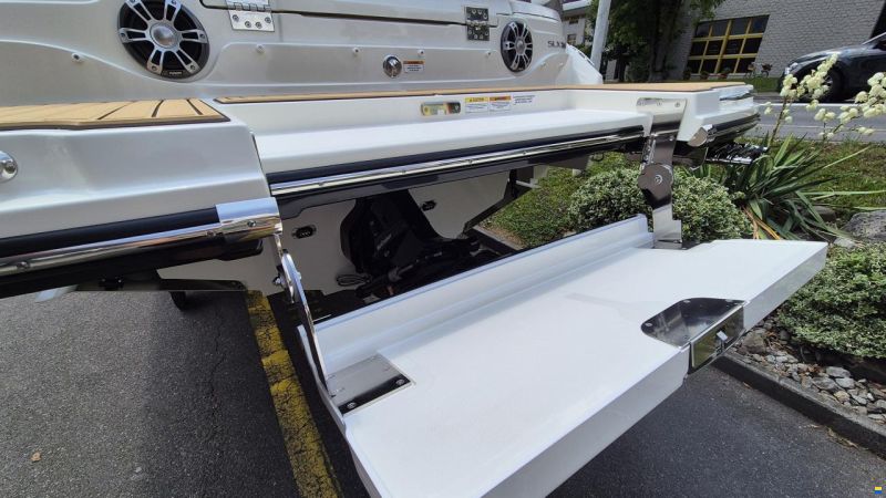 Sea Ray SLX 250 Europe