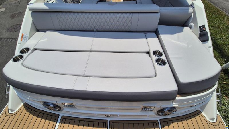 Sea Ray SLX 250 Europe