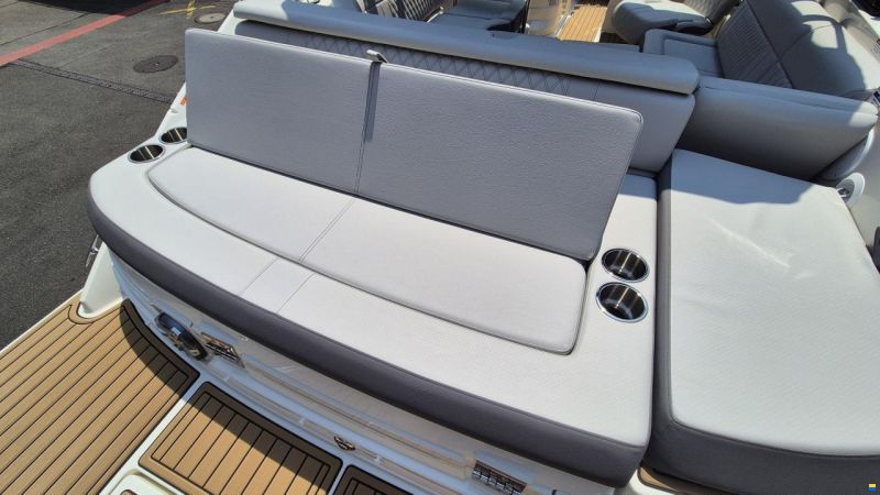 Sea Ray SLX 250 Europe