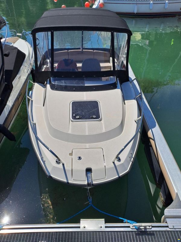 Quicksilver Aktiv 555 Cabin