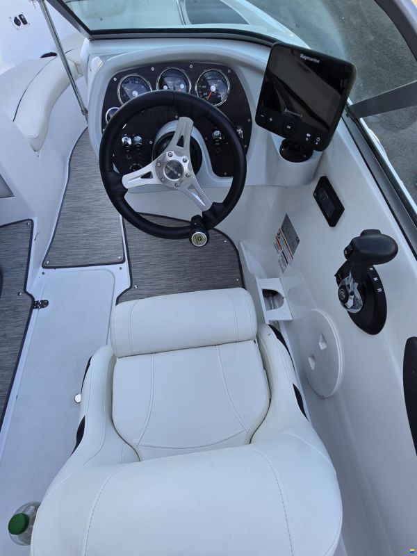 Rinker 18 QX FS OB
