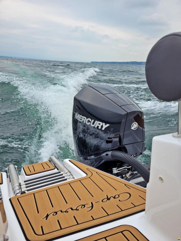 B2 Marine Cap Ferret 702 Sun Deck