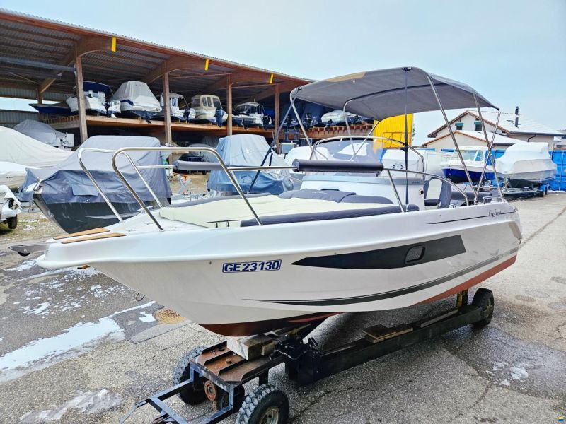 B2 Marine Cap Ferret 702 Sun Deck