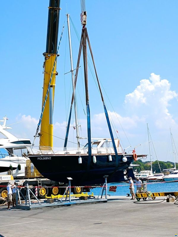 Ferretti Altura 33
