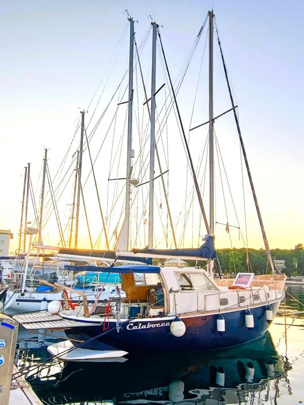 Ferretti Altura 33