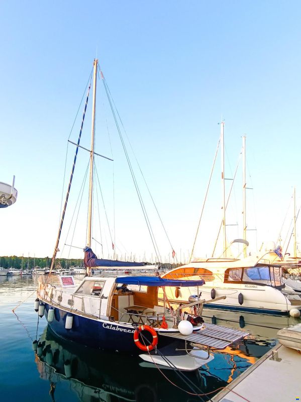Ferretti Altura 33