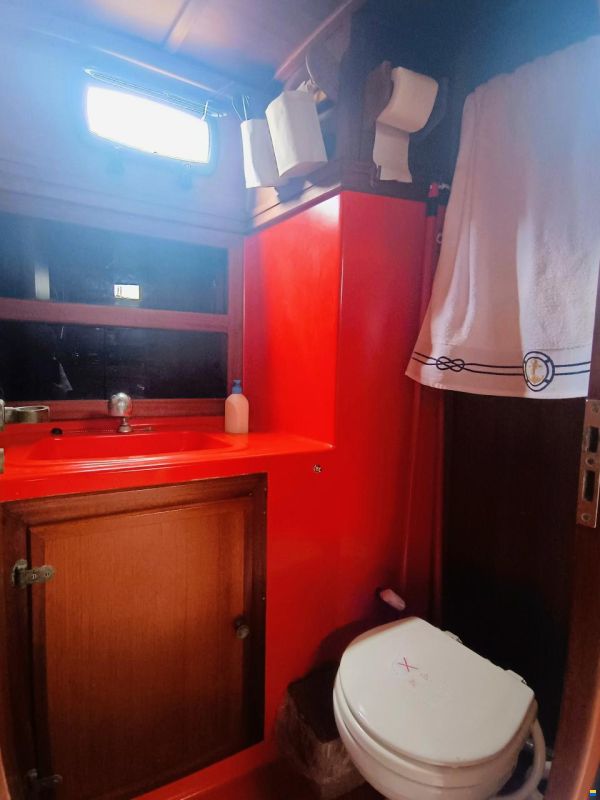 Ferretti Altura 33