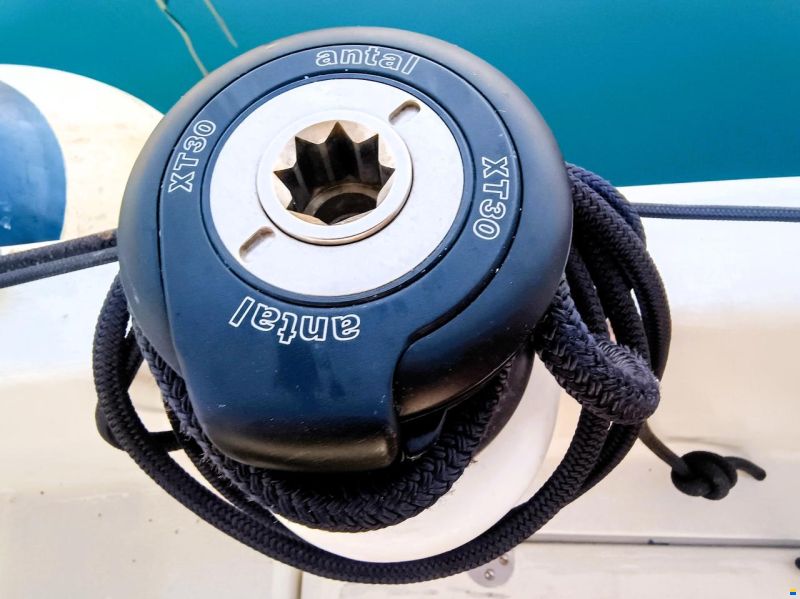 Ferretti Altura 33
