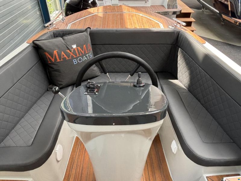 Maxima 650 Flying Lounge
