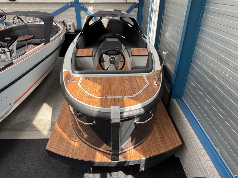 Maxima 650 Flying Lounge