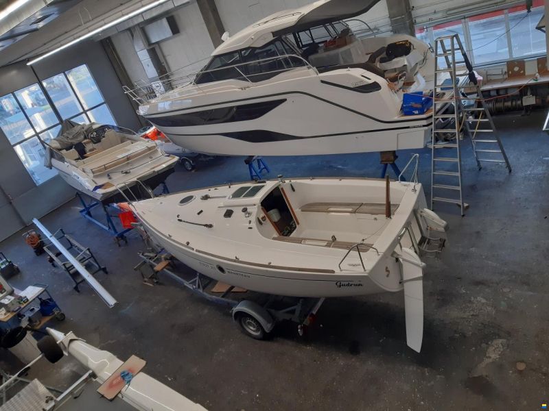 Beneteau First 211