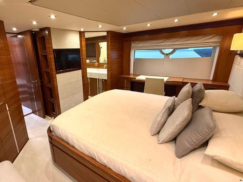 Sunseeker 68 Sport Yacht