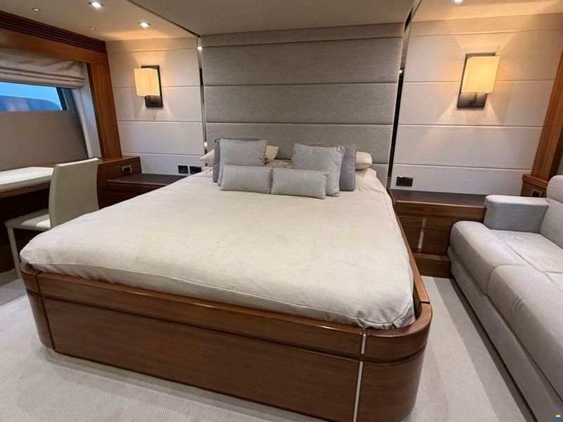 Sunseeker 68 Sport Yacht