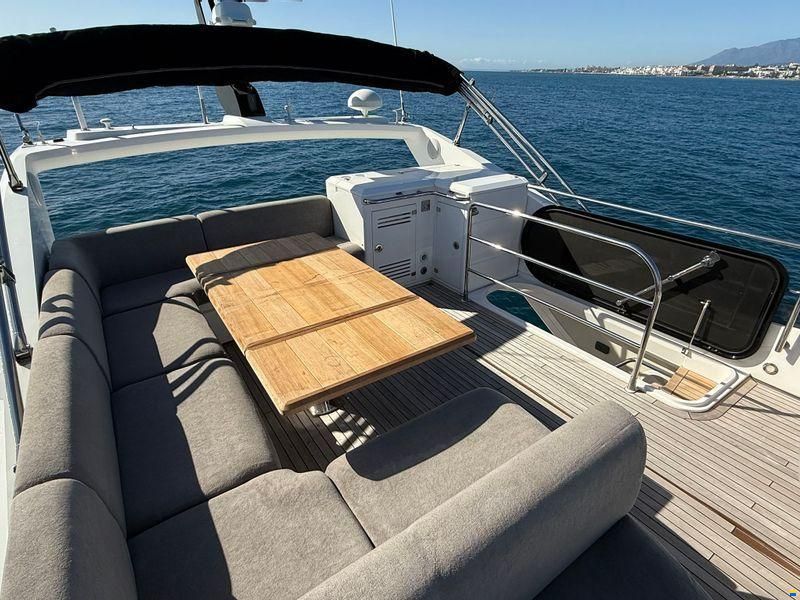 Sunseeker 68 Sport Yacht