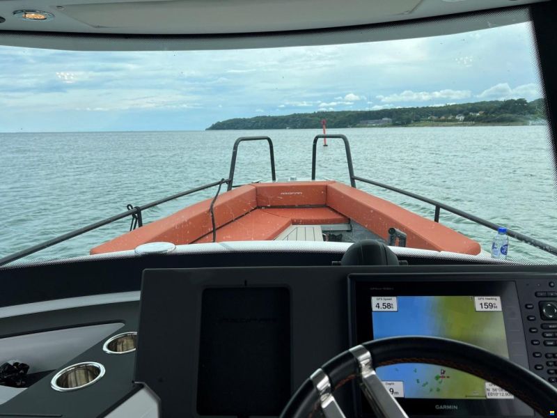 Axopar 28 Cabin R-Version