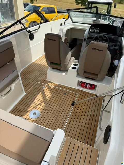 Quicksilver 675 Bow Rider avec place possible