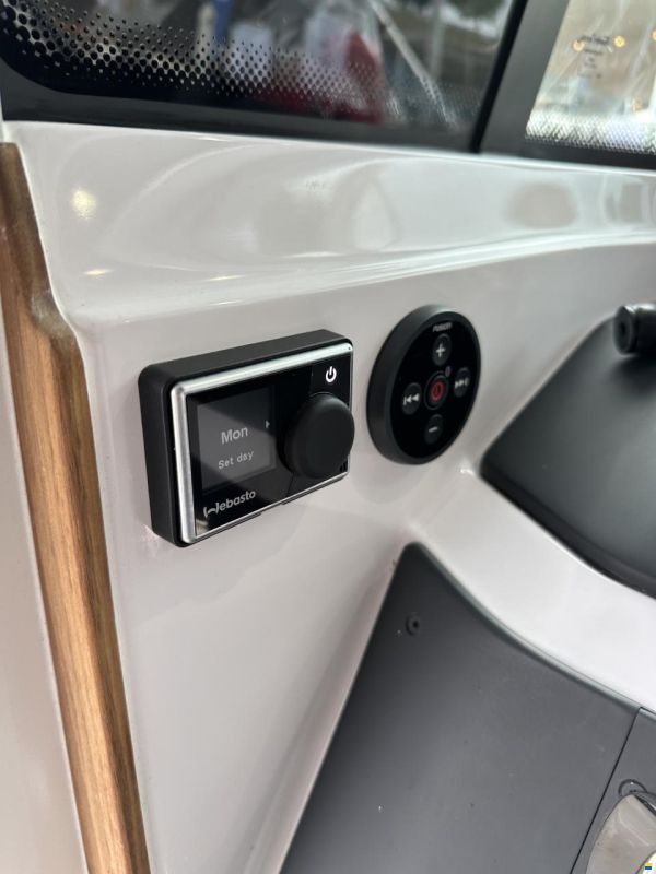 Axopar 28 Cabin - Wetbar