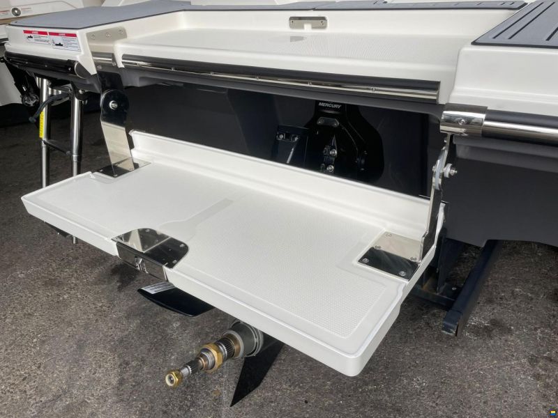 Sea Ray Sun Sport 230 Limited Edition