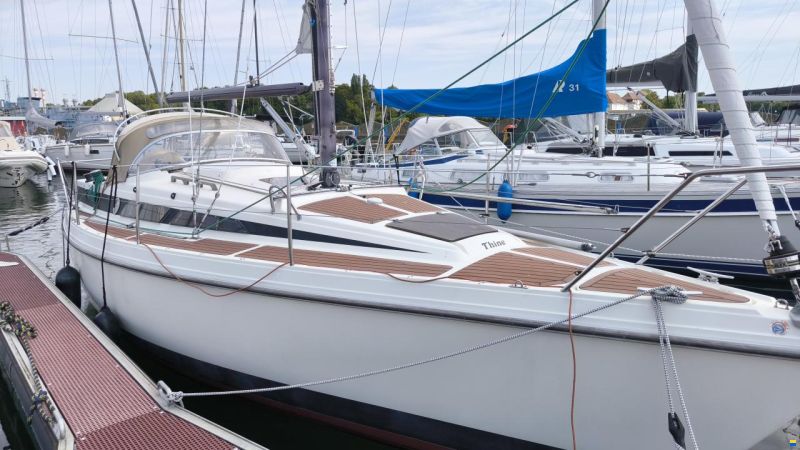 Bavaria 890