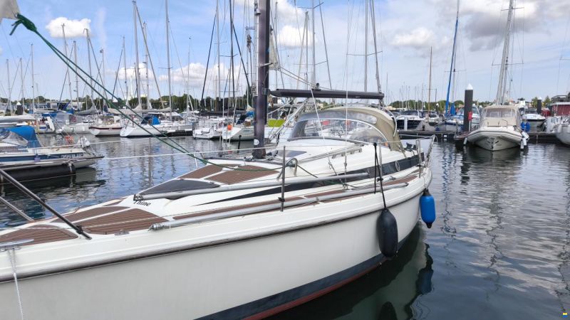 Bavaria 890